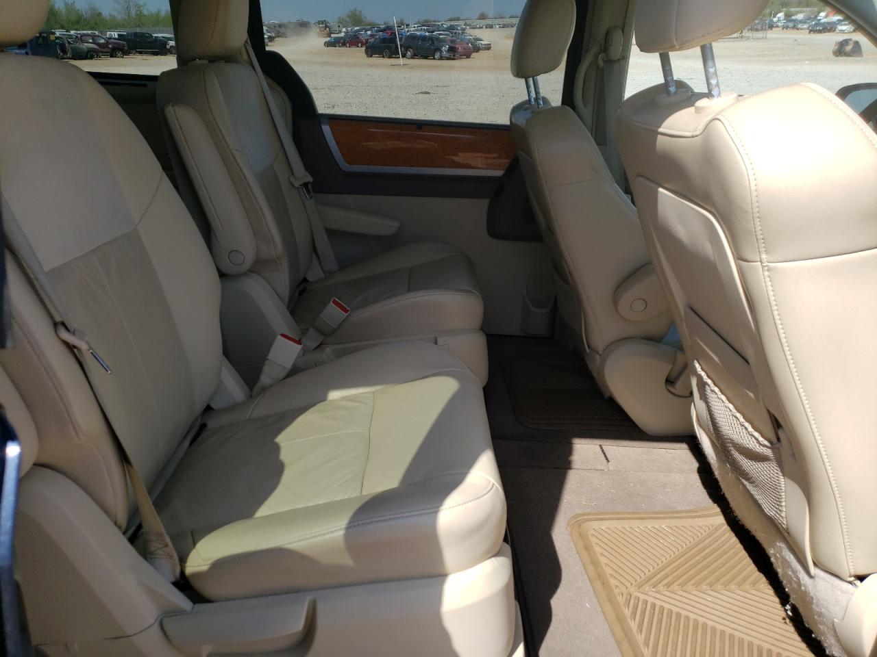 Photo 6 from auction – 2008 CHRYSLER TOWN & COU with VIN 2A8HR64X88R697365