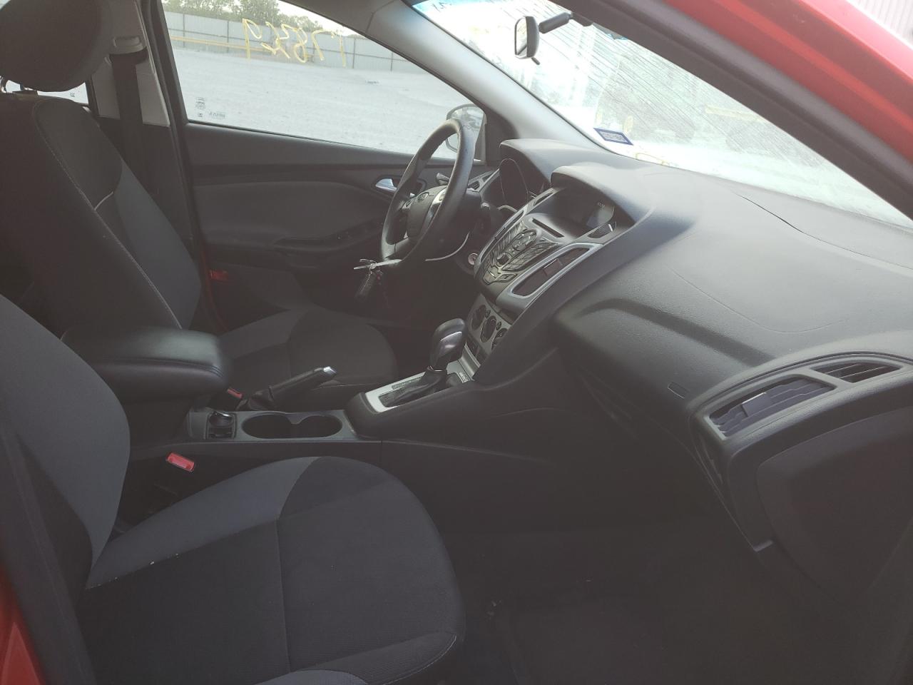 Photo 5 from auction – 2014 FORD FOCUS SE with VIN 1FADP3F21EL236188