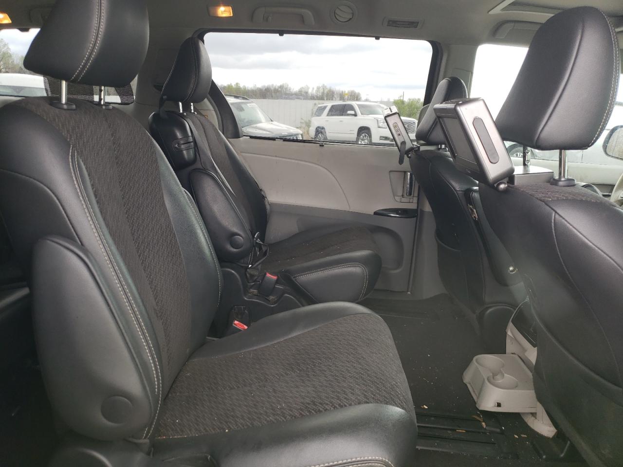 Photo 6 from auction – 2011 TOYOTA SIENNA SPO with VIN 5TDXK3DC2BS106335