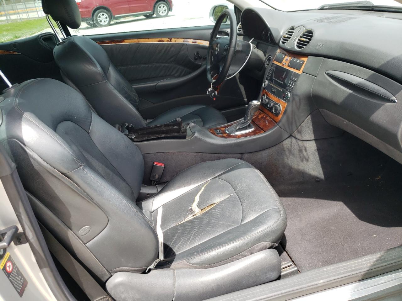 Photo 5 from auction – 2005 MERCEDES-BENZ CLK320 with VIN WDBTK65G45T047293