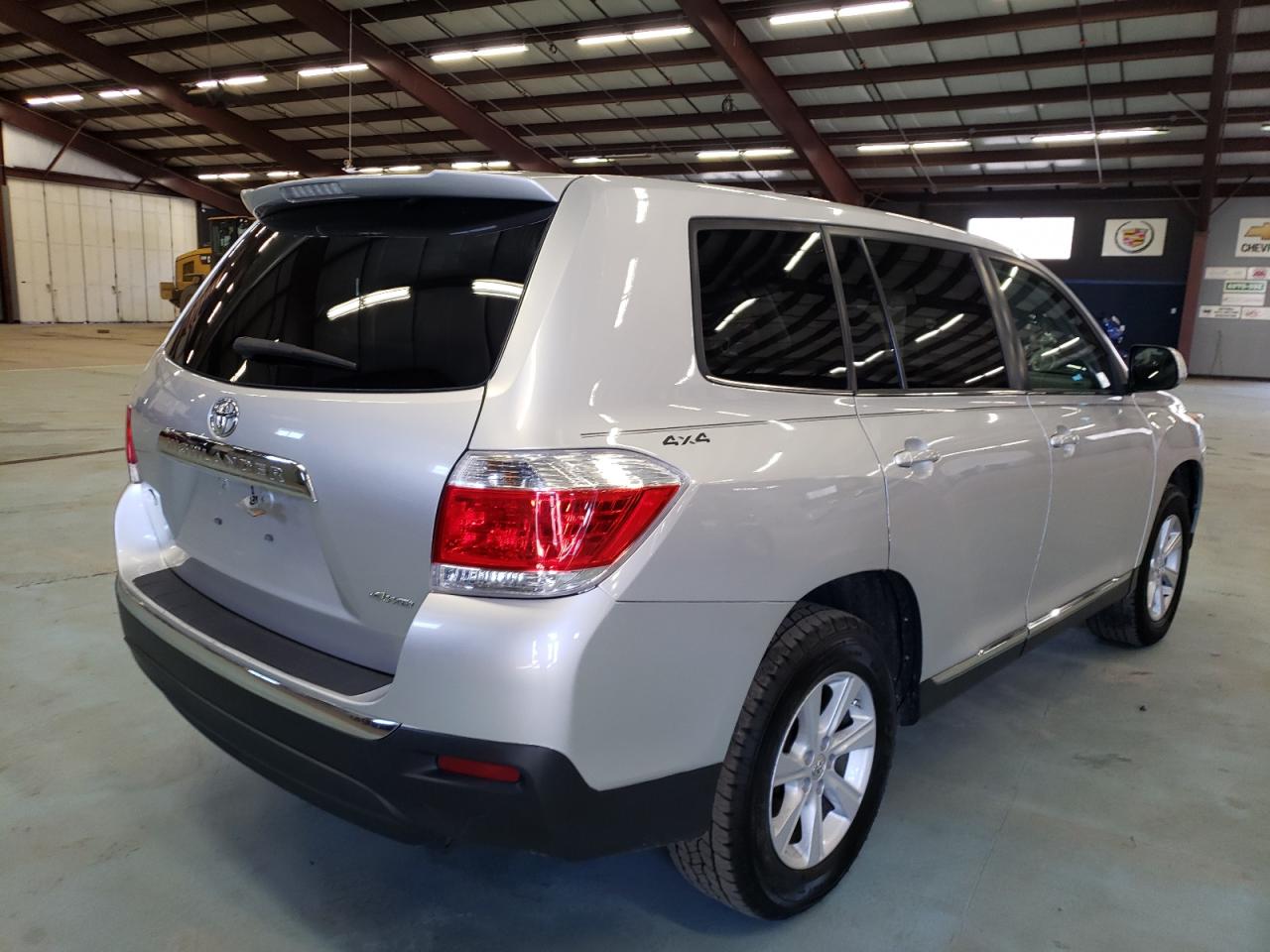 Zdjęcie 4 z aukcji – 2013 TOYOTA HIGHLANDER z VIN 5TDBK3EHXDS184448