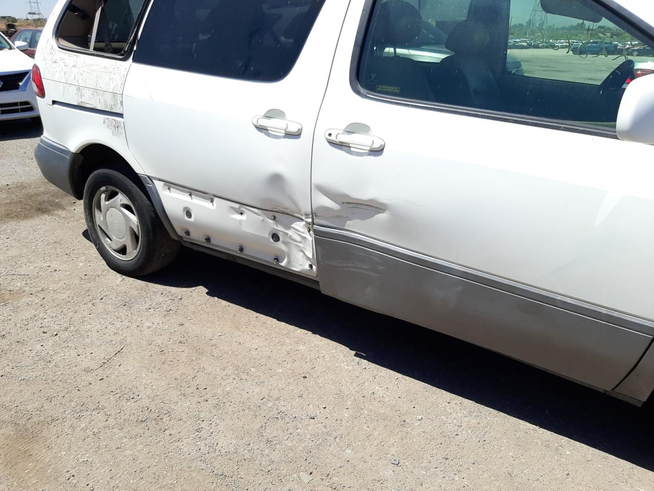 Photo 9 from auction – 2002 TOYOTA SIENNA LE with VIN 4T3ZF13C82U417561