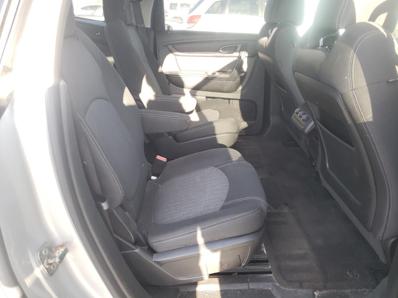 Photo 6 from auction – 2017 CHEVROLET TRAVERSE L with VIN 1GNKVGKD4HJ311947