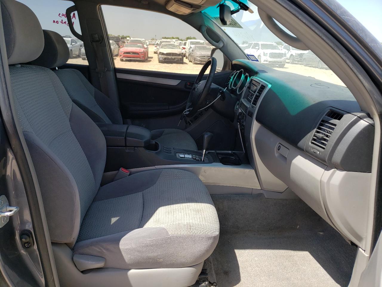 Photo 5 from auction – 2005 TOYOTA 4RUNNER SR with VIN JTEZU14R750050939