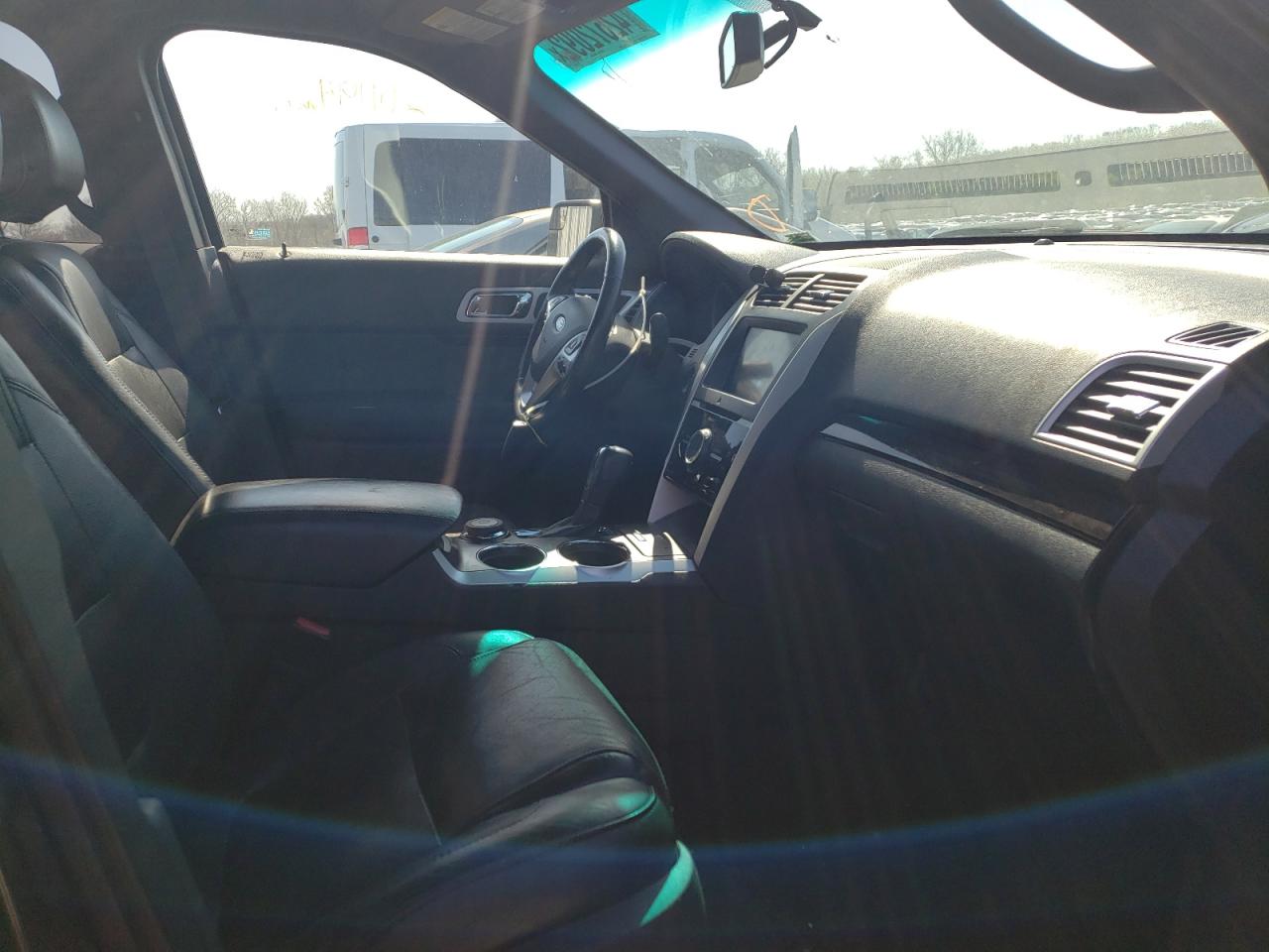 Photo 5 from auction – 2011 FORD EXPLORER L with VIN 1FMHK8F80BGA07125