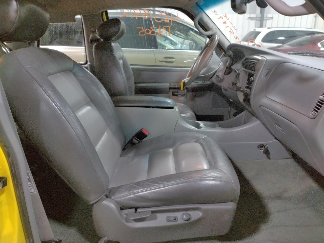 Photo 5 from auction – 2003 FORD EXPLORER S with VIN 1FMZU70E63UA77691