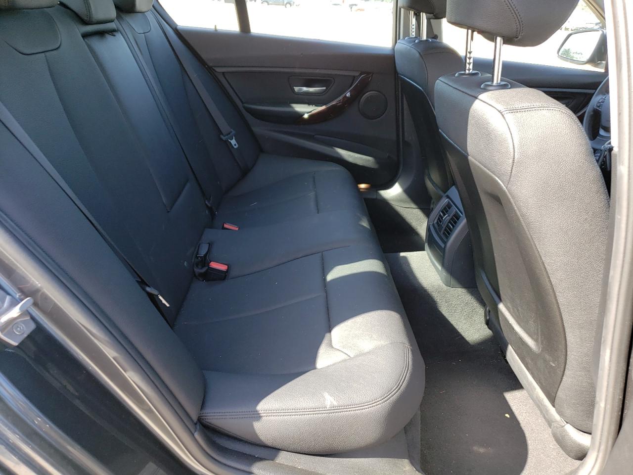Photo 6 from auction – 2017 BMW 320 I with VIN WBA8E1G31HNU18654