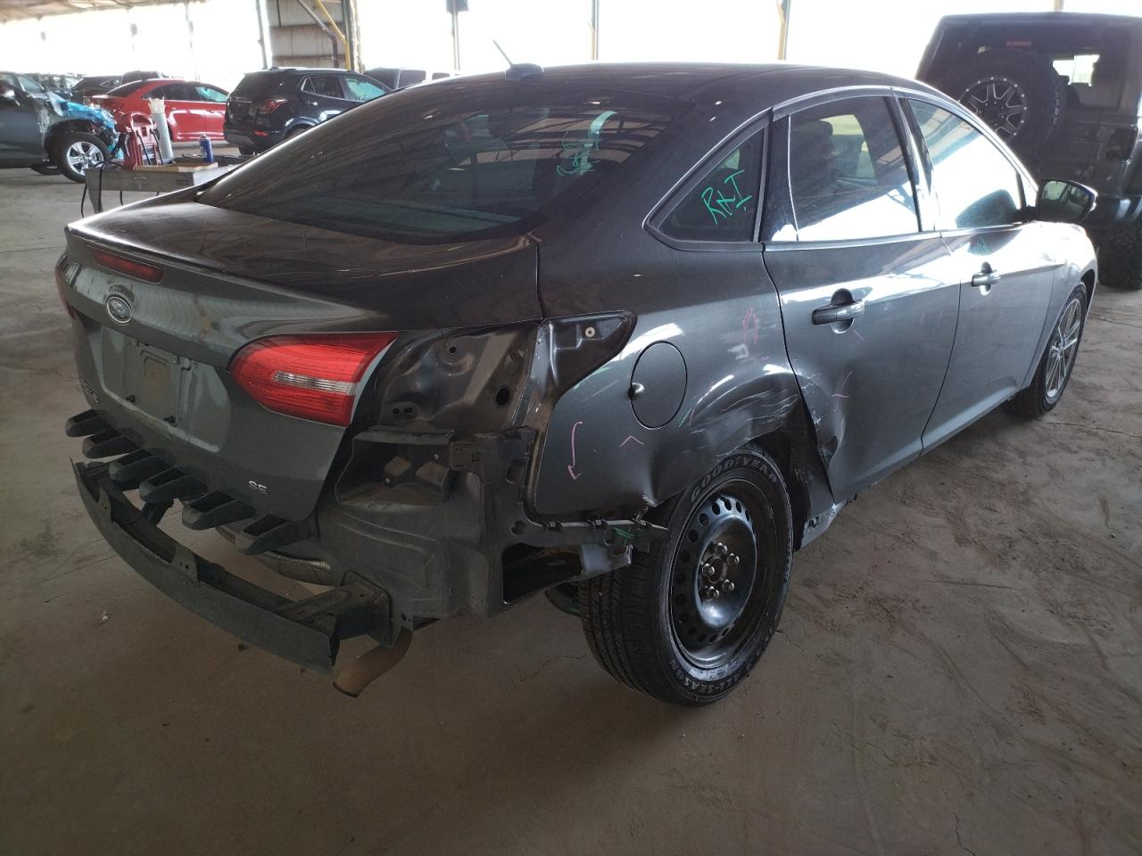 Photo 4 from auction – 2015 FORD FOCUS SE with VIN 1FADP3F22FL256760