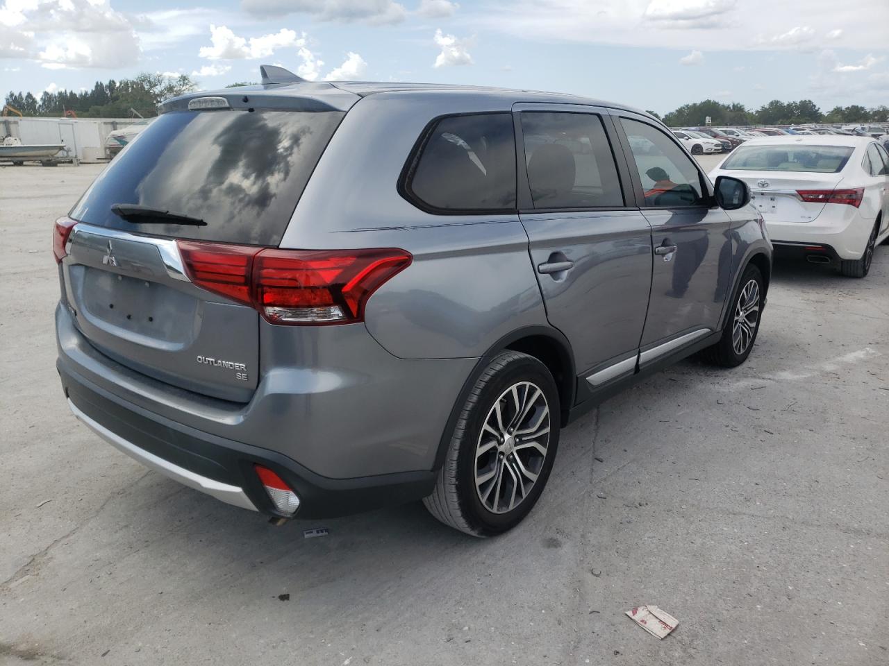 Photo 4 from auction – 2017 MITSUBISHI OUTLANDER with VIN JA4AD3A35HZ025853