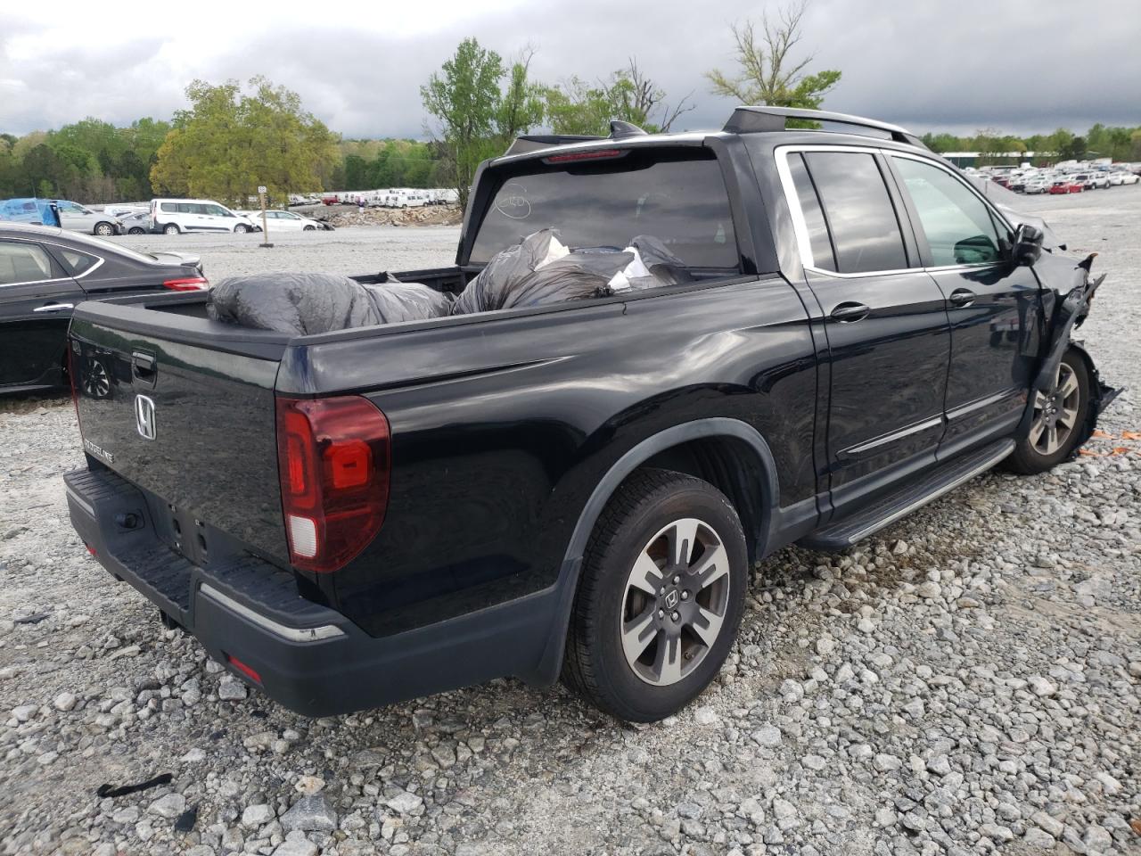 Photo 4 from auction – 2017 HONDA RIDGELINE with VIN 5FPYK2F62HB008190