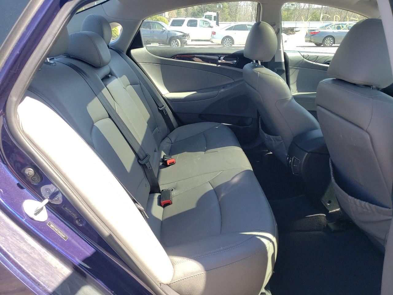 Photo 6 from auction – 2012 HYUNDAI SONATA SE with VIN 5NPEC4AC1CH422444