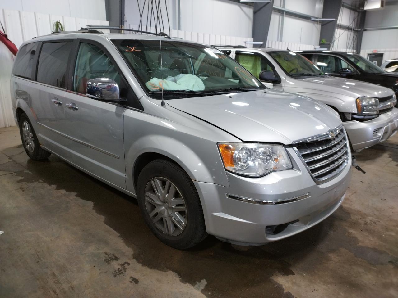 CHRYSLER TOWN & COU 2008 with VIN 2A8HR64X88R762733 - Photo from auction