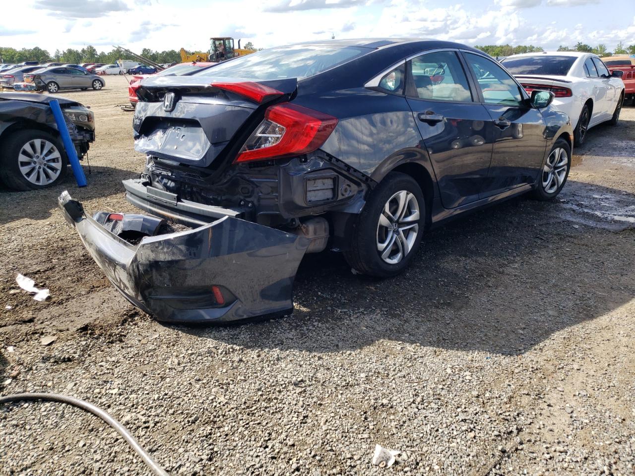 Photo 4 from auction – 2017 HONDA CIVIC LX with VIN 19XFC2F56HE014682