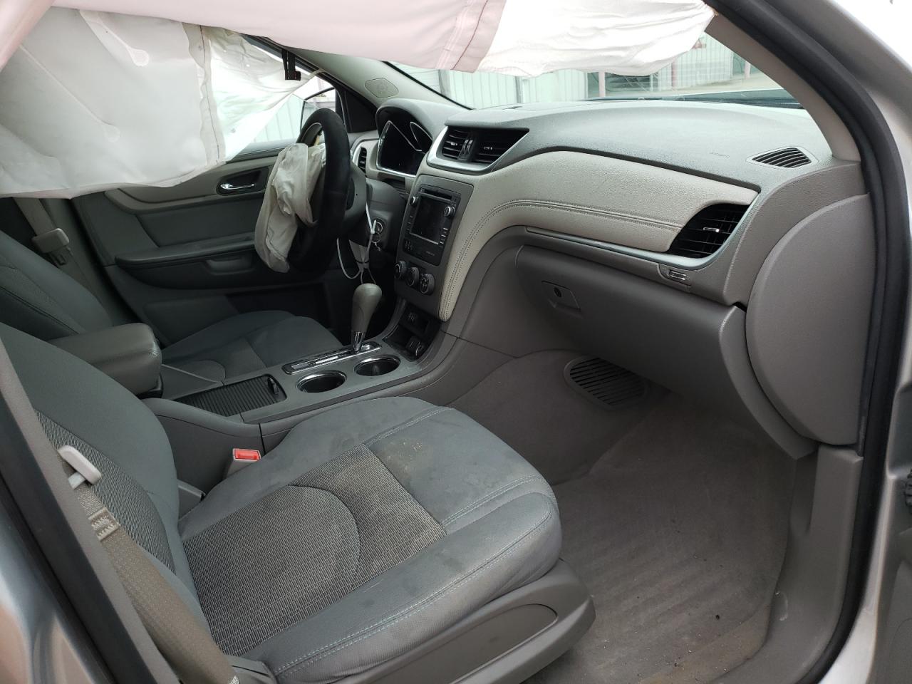 Photo 15 from auction – 2017 CHEVROLET TRAVERSE L with VIN 1GNKRFED9HJ268507