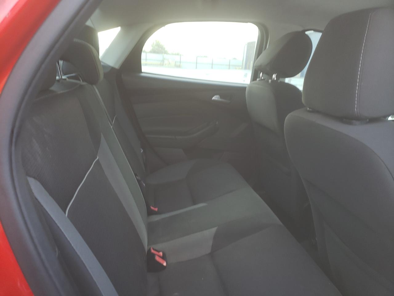 Photo 6 from auction – 2014 FORD FOCUS SE with VIN 1FADP3F21EL236188