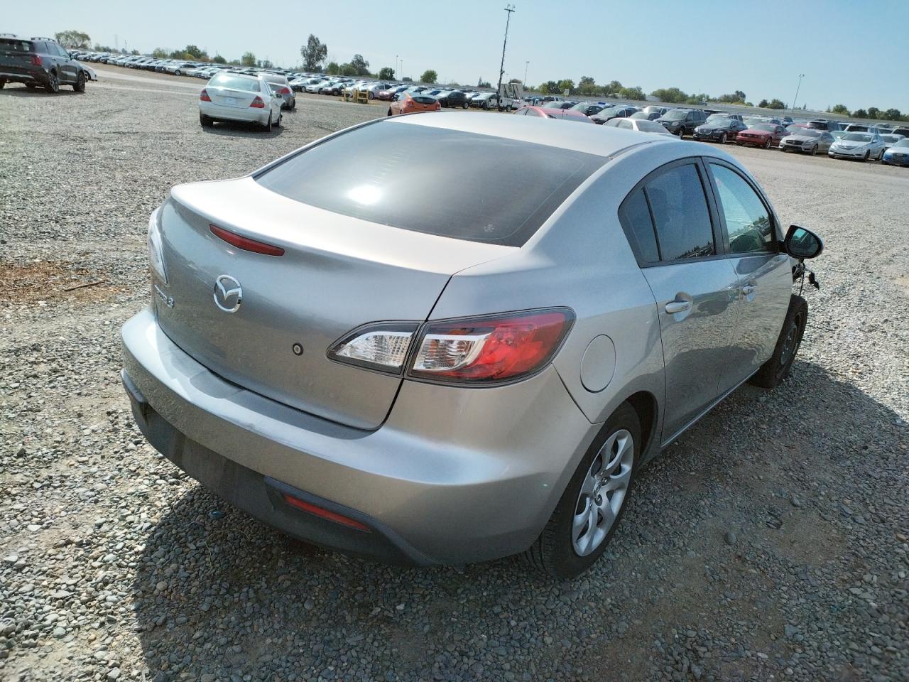 Photo 4 from auction – 2011 MAZDA 3 I with VIN JM1BL1UG5B1440354