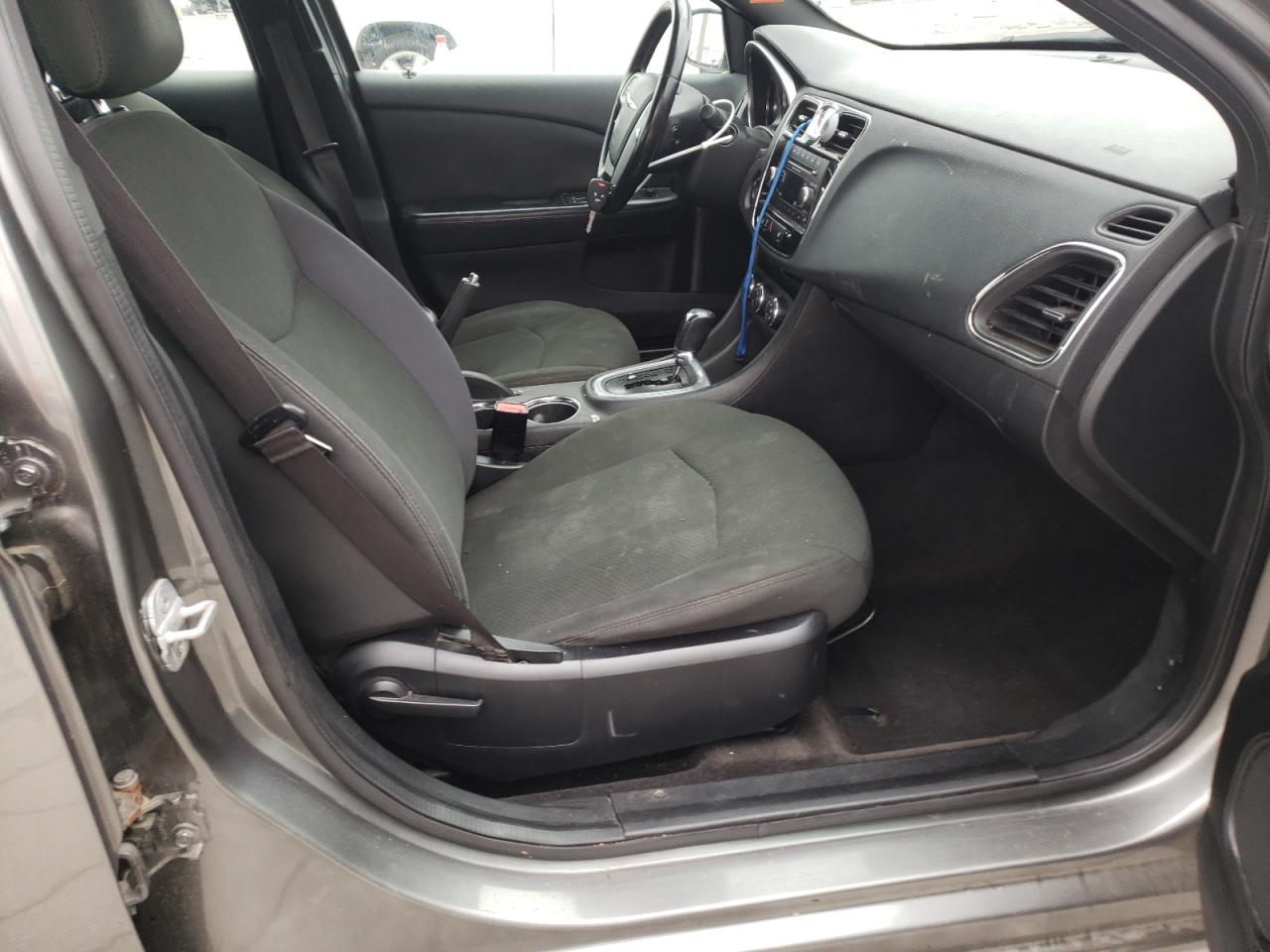 Photo 5 from auction – 2012 CHRYSLER 200 TOURIN with VIN 1C3CCBBGXCN180156