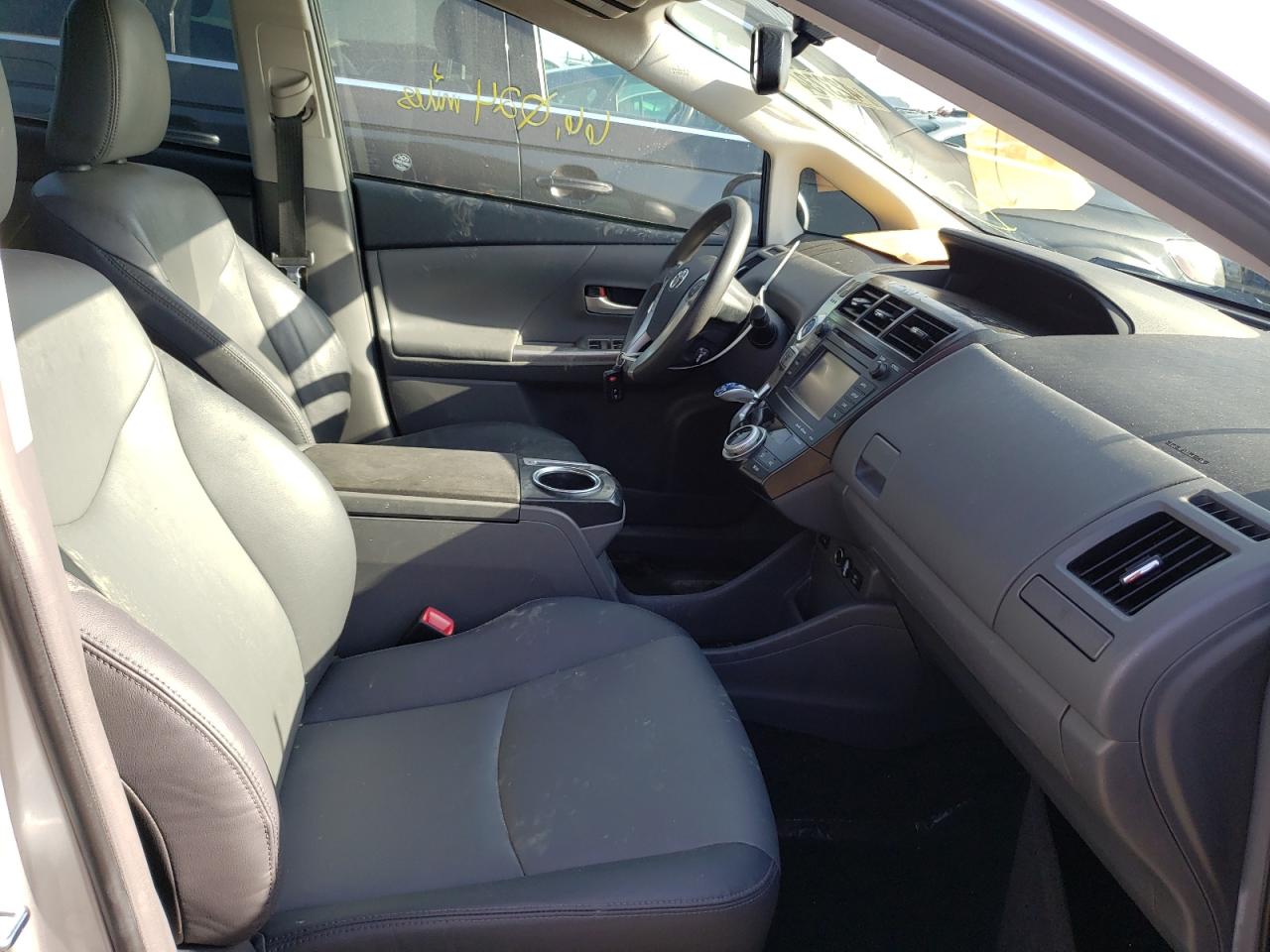 Photo 5 from auction – 2012 TOYOTA PRIUS V with VIN JTDZN3EU5C3123138