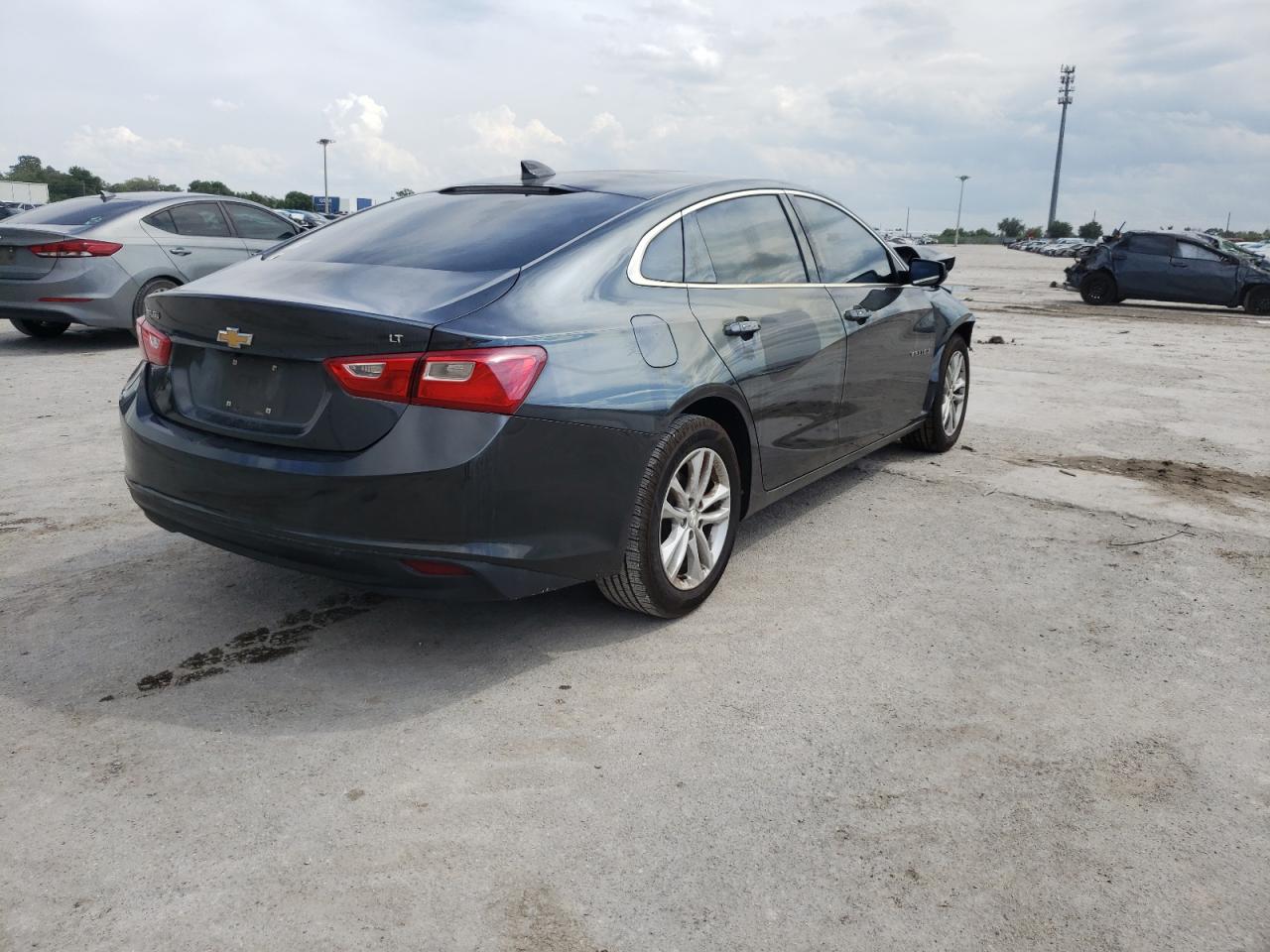 Photo 4 from auction – 2017 CHEVROLET MALIBU LT with VIN 1G1ZE5ST6HF292946