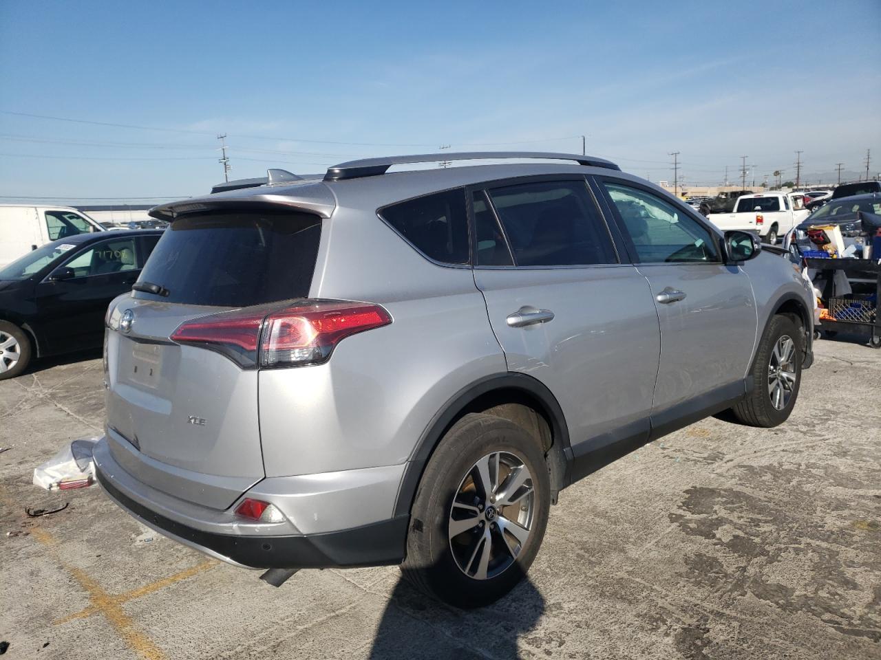 Photo 4 from auction – 2017 TOYOTA RAV4 XLE with VIN 2T3WFREV9HW362028