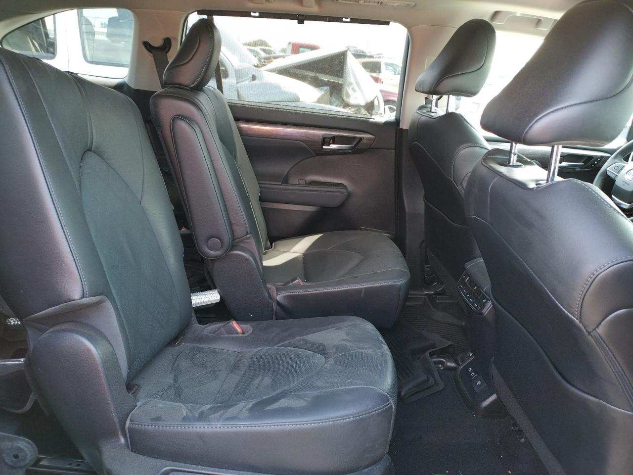 Photo 6 from auction – 2021 TOYOTA HIGHLANDER with VIN 5TDFZRBH9MS063866