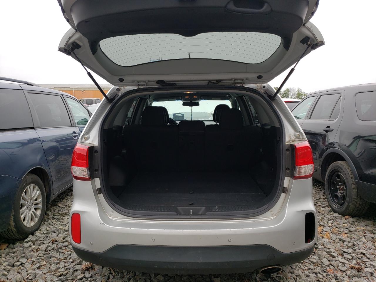 Photo 9 from auction – 2014 KIA SORENTO LX with VIN 5XYKTCA64EG496894