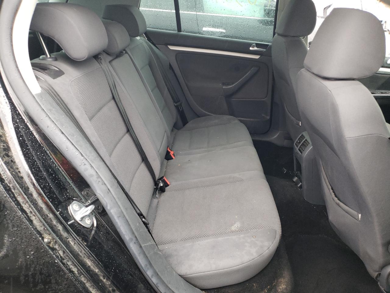 Photo 6 from auction – 2008 VOLKSWAGEN RABBIT with VIN WVWDB71K38W018764