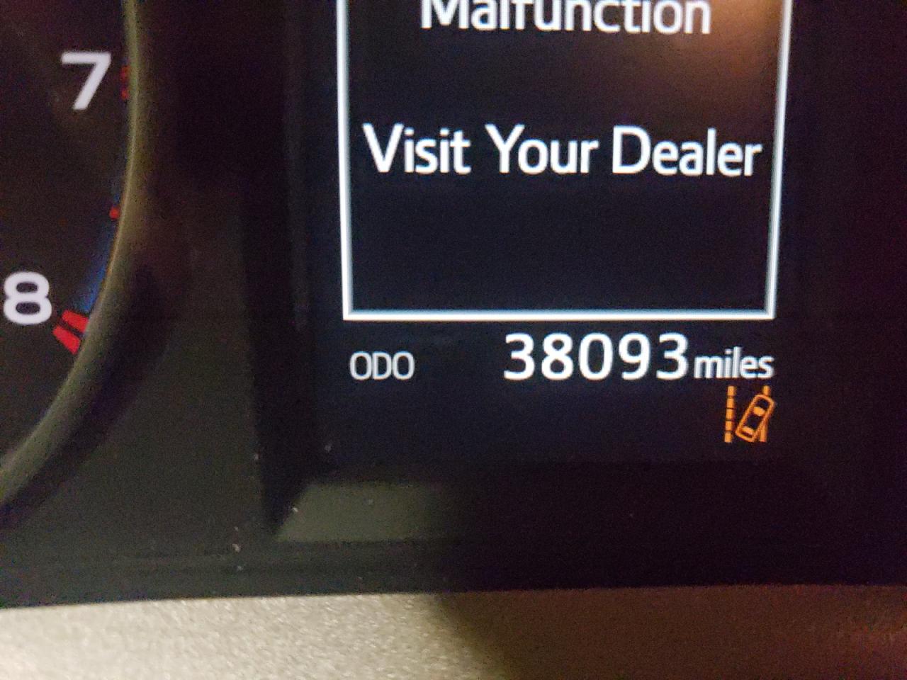 Photo 8 from auction – 2018 TOYOTA RAV4 LE with VIN 2T3BFREV4JW727669
