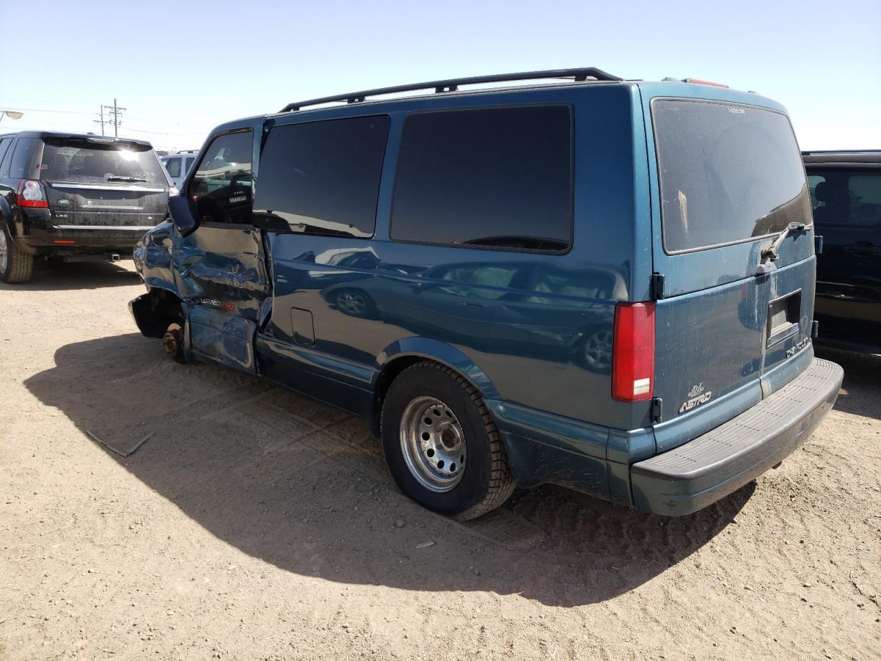 Photo 3 from auction – 2002 CHEVROLET ASTRO with VIN 1GNEL19X82B109730