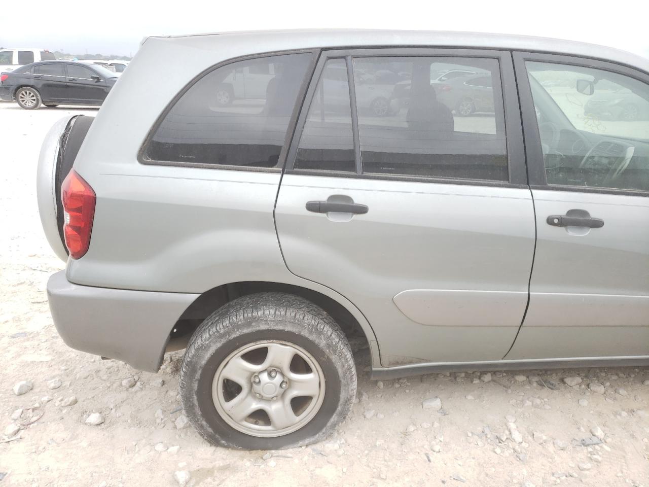 Photo 9 from auction – 2004 TOYOTA RAV4 with VIN JTEGD20V440007240