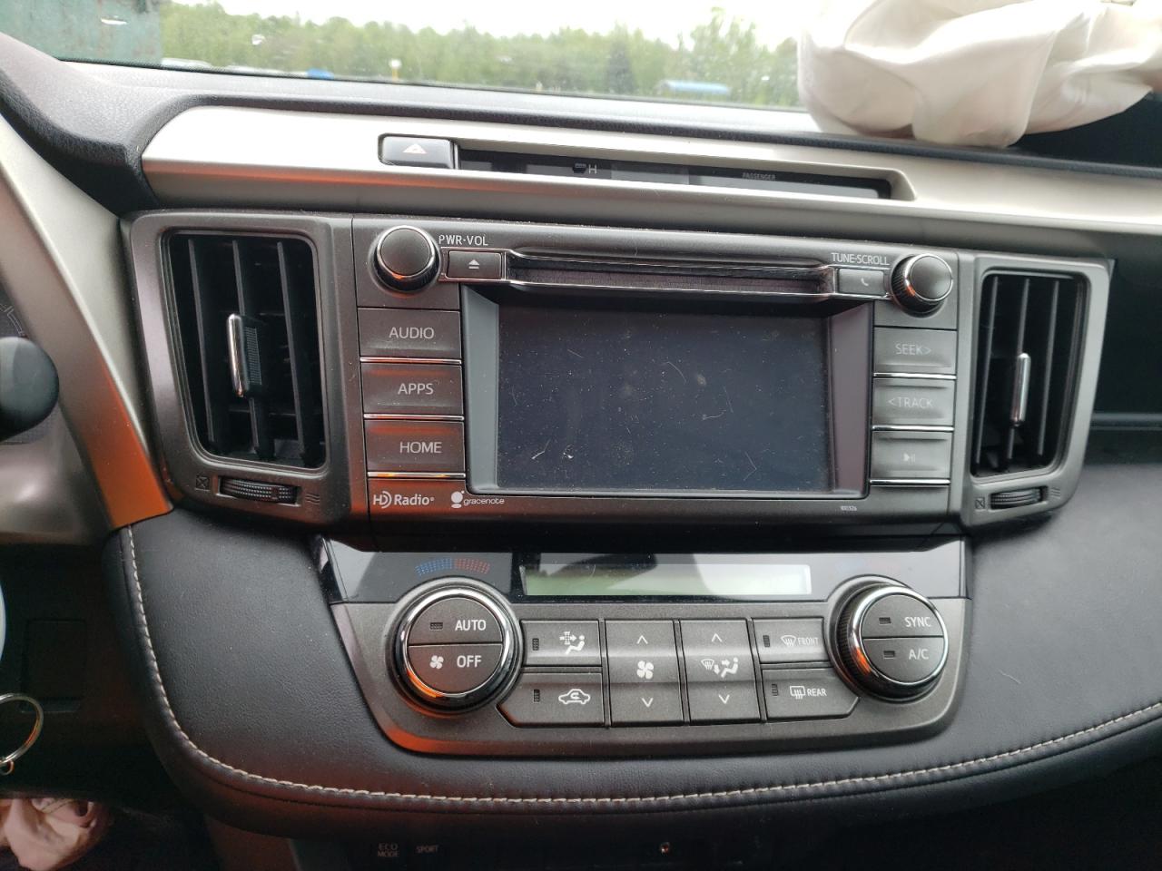 Photo 9 from auction – 2015 TOYOTA RAV4 XLE with VIN 2T3WFREVXFW151336