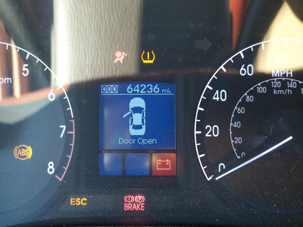 Photo 8 from auction – 2013 HYUNDAI GENESIS 3. with VIN KMHGC4DD0DU237222