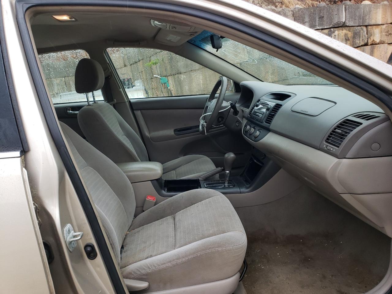 Photo 5 from auction – 2005 TOYOTA CAMRY LE with VIN 4T1BE32K85U960205