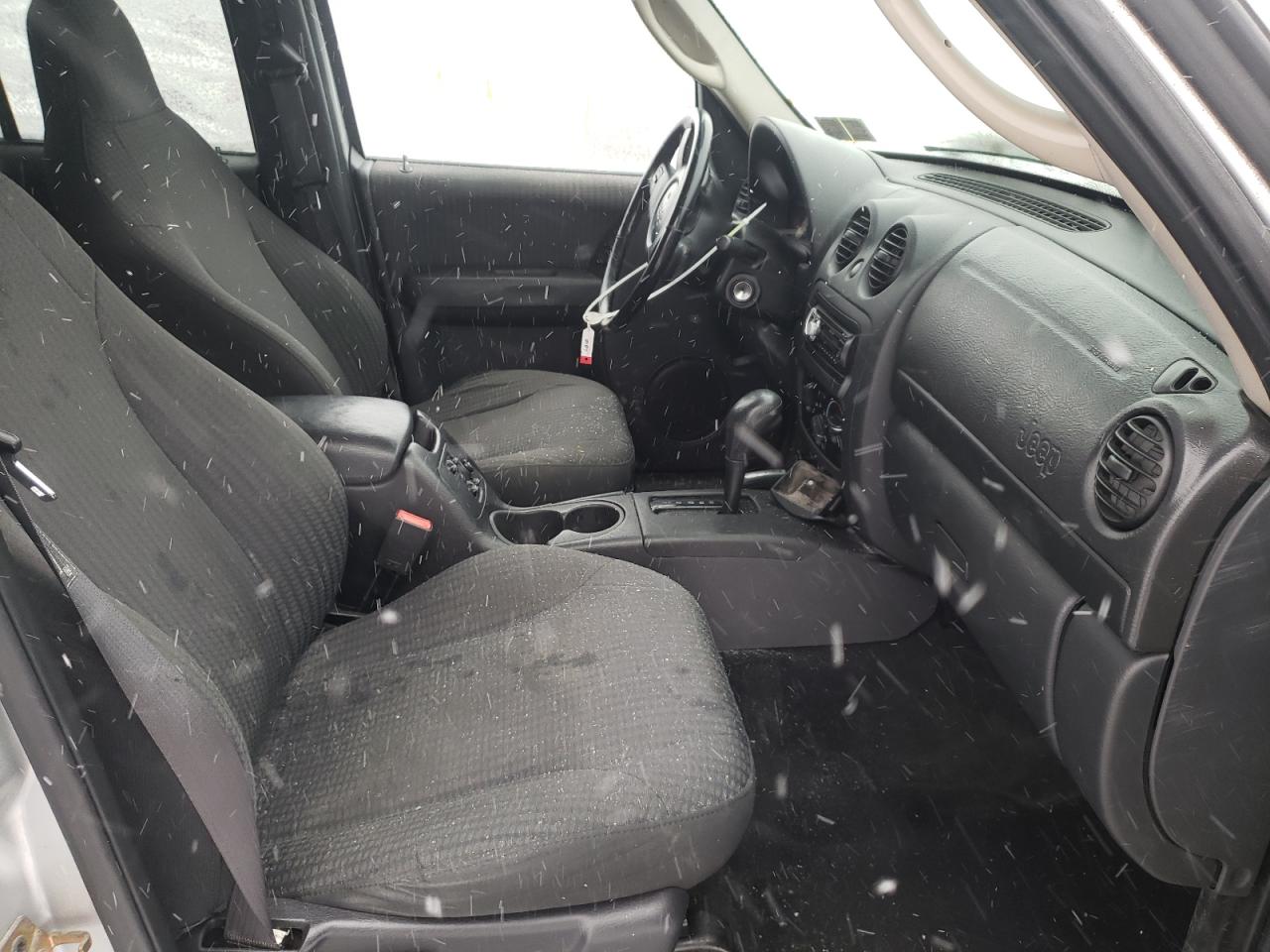 Photo 5 from auction – 2002 JEEP LIBERTY SP with VIN 1J4GL48K62W112668