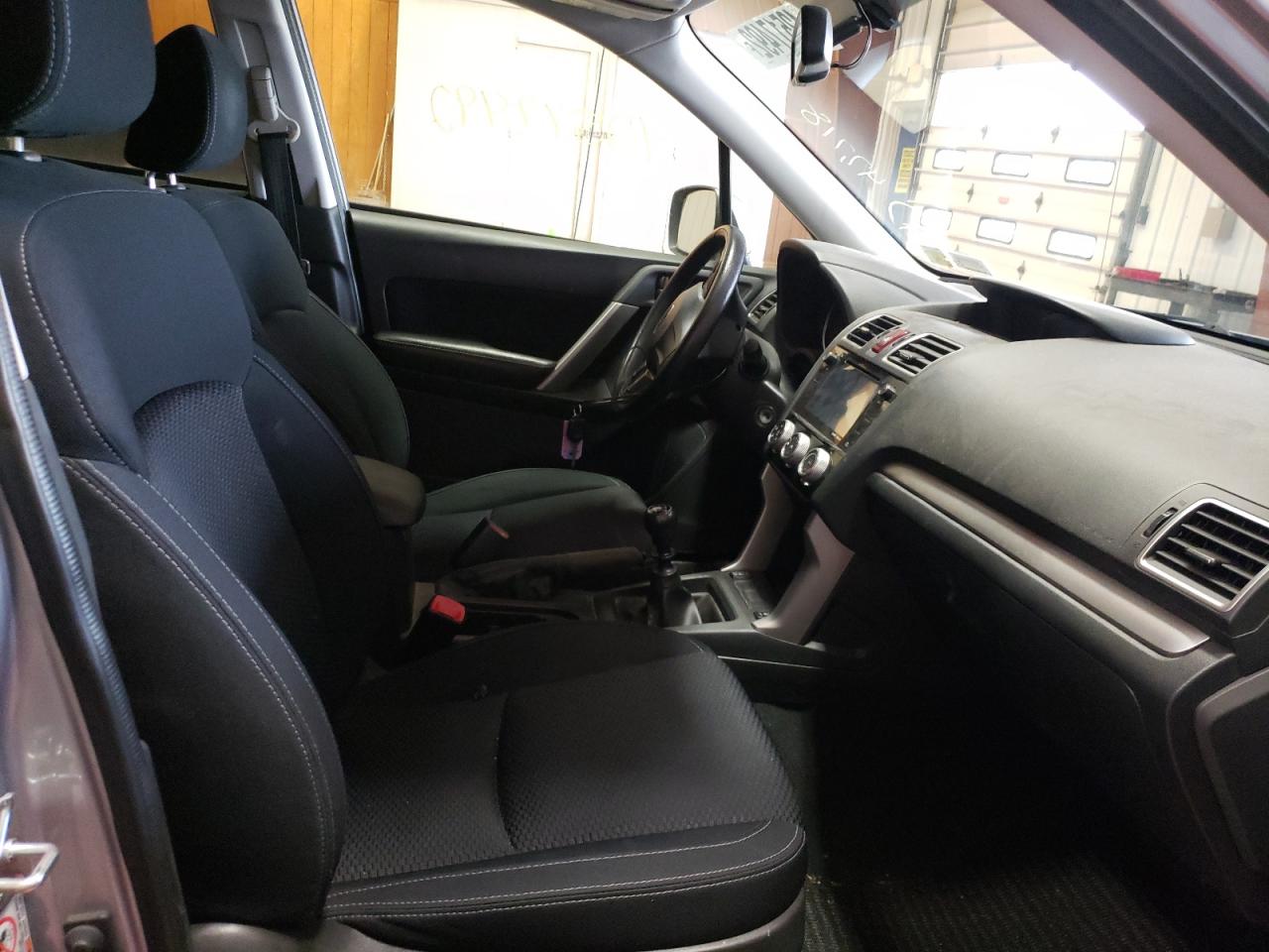 Photo 5 from auction – 2016 SUBARU FORESTER 2 with VIN JF2SJADC7GG524930