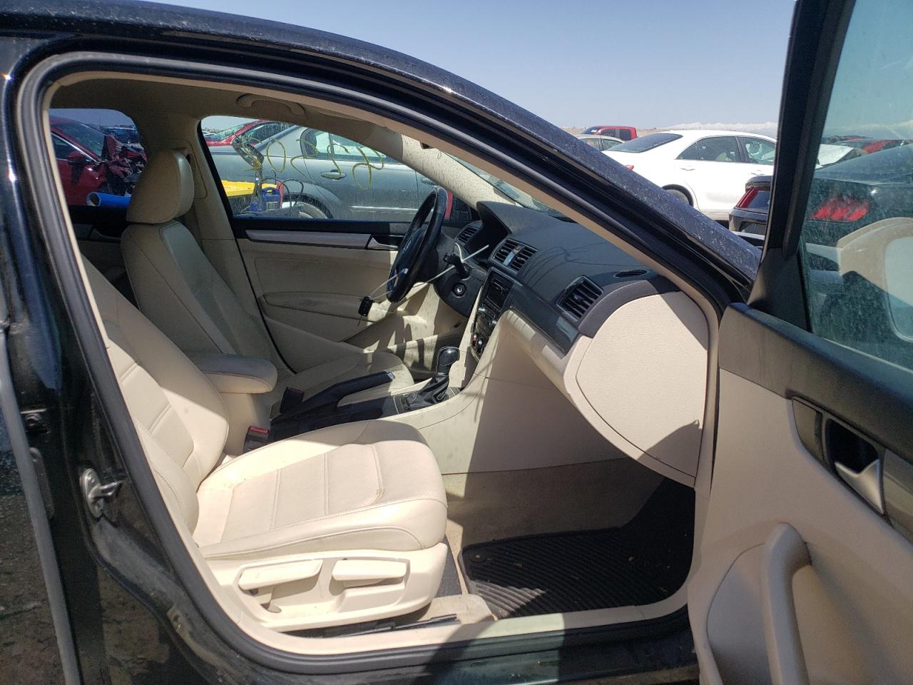 Photo 5 from auction – 2014 VOLKSWAGEN PASSAT S with VIN 1VWAT7A31EC110720