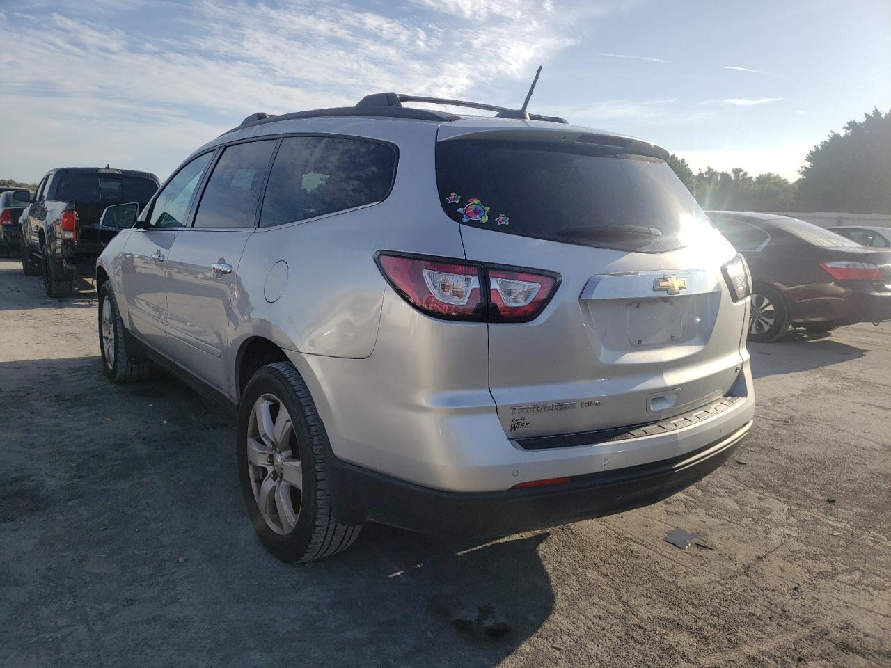 Photo 3 from auction – 2017 CHEVROLET TRAVERSE L with VIN 1GNKVGKD4HJ311947