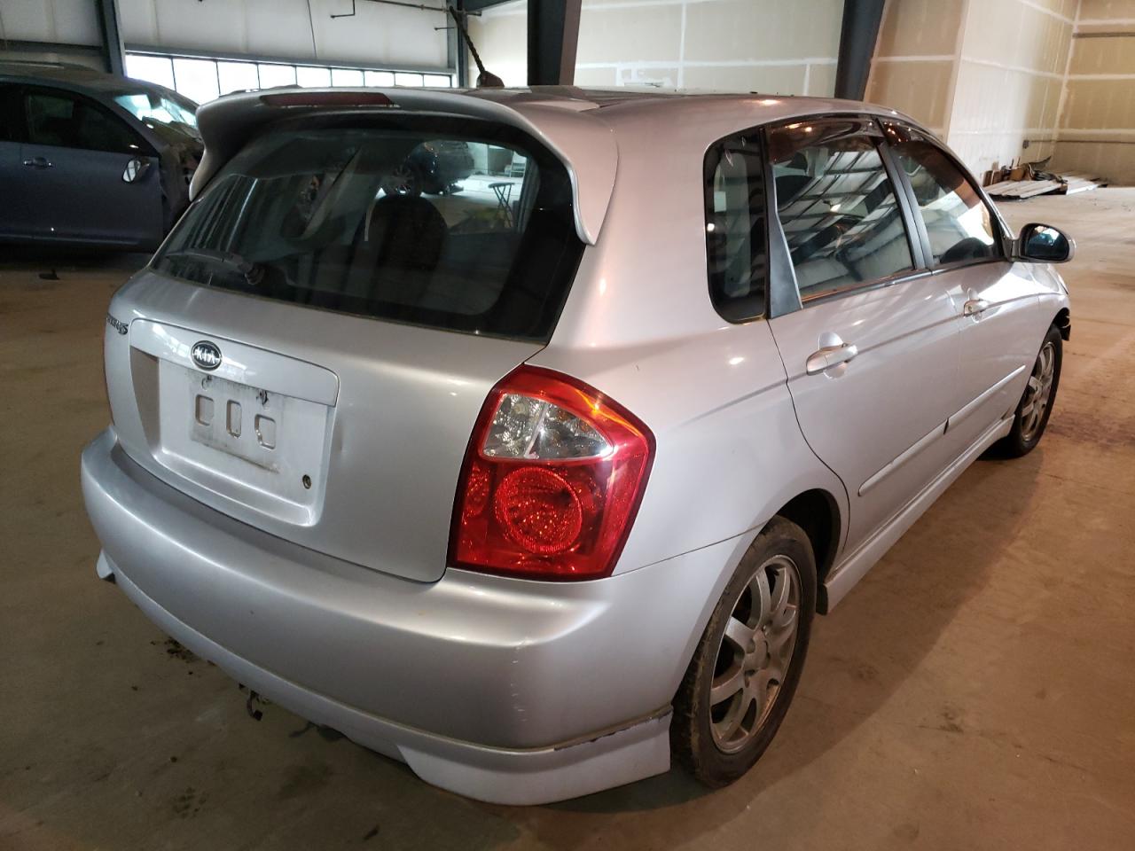Photo 4 from auction – 2006 KIA SPECTRA5 with VIN KNAFE161865345626