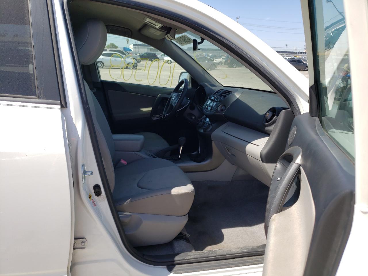Photo 5 from auction – 2010 TOYOTA RAV4 with VIN JTMBF4DV0AD026158