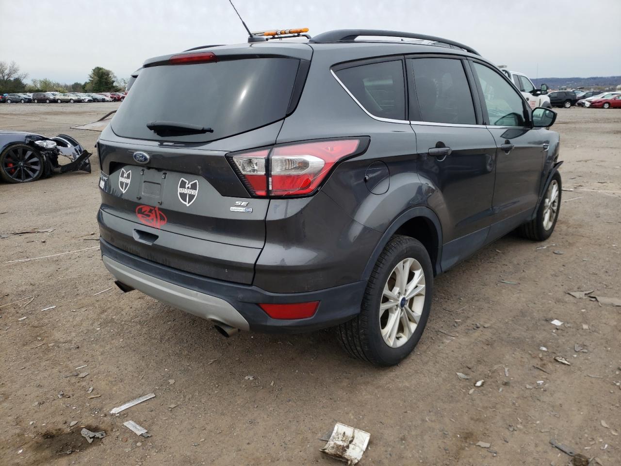 Photo 4 from auction – 2018 FORD ESCAPE SE with VIN 1FMCU9GD6JUD13316
