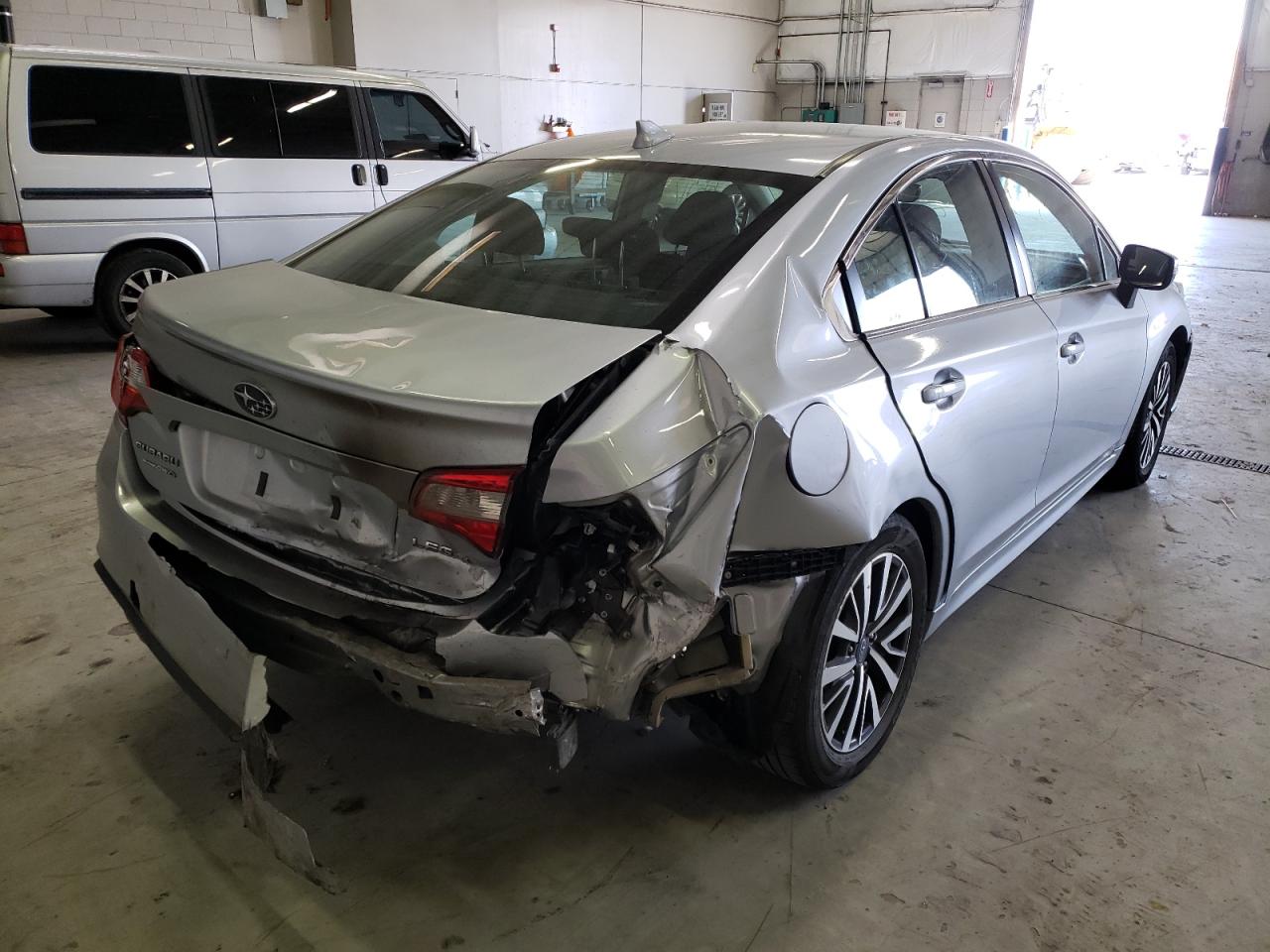 Photo 4 from auction – 2018 SUBARU LEGACY 2.5 with VIN 4S3BNAF67J3039504