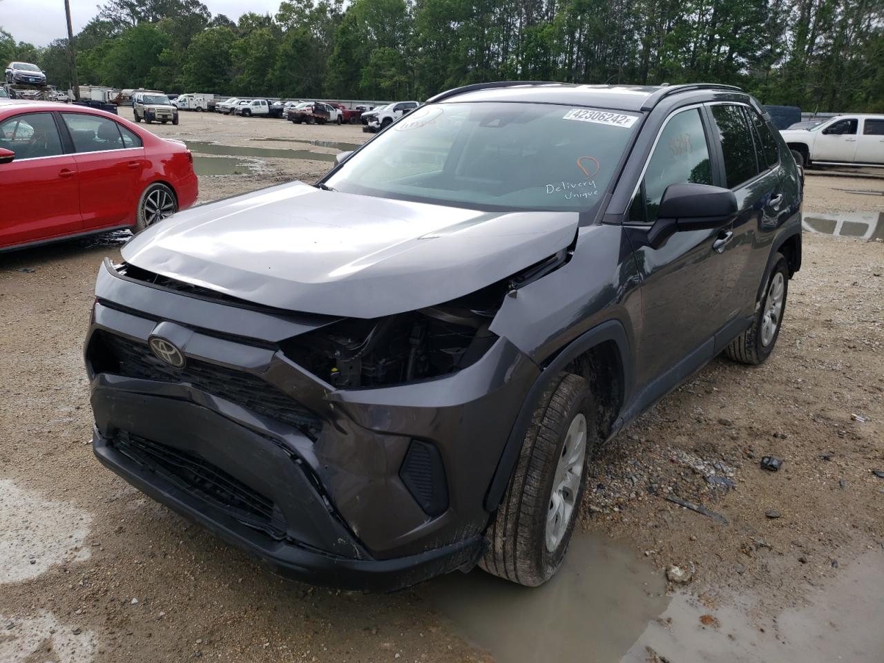 Photo 2 from auction – 2019 TOYOTA RAV4 LE with VIN 2T3H1RFV5KW016913