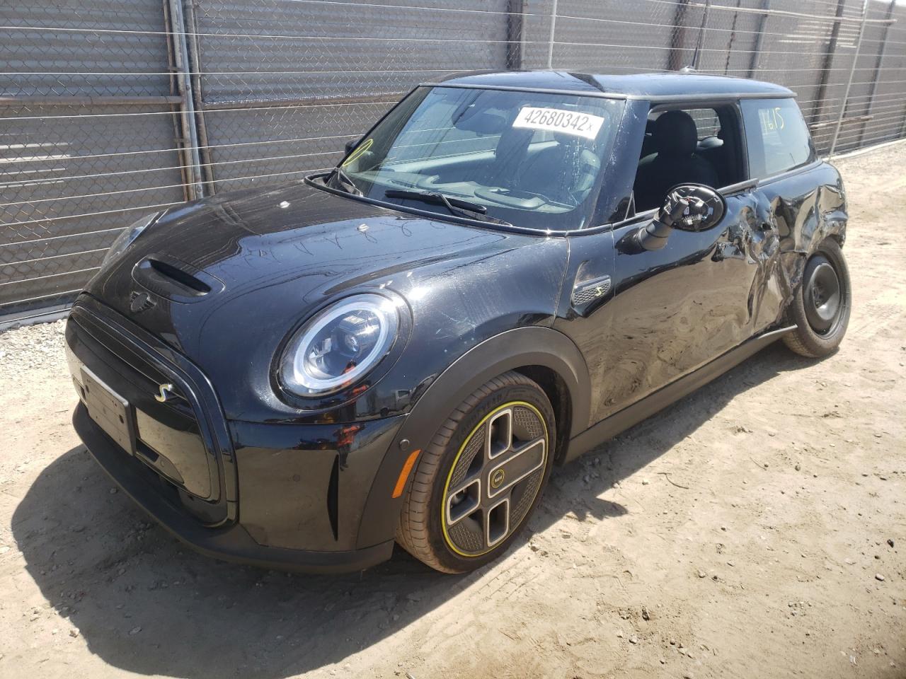 Photo 2 from auction – 2022 MINI COOPER SE with VIN WMW13DJ05N2R93392