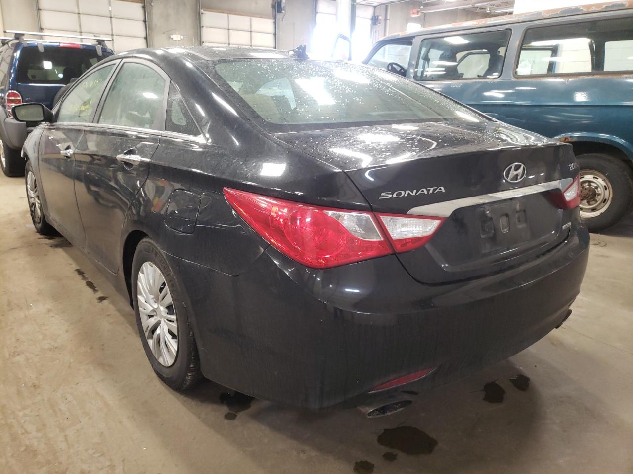 Photo 3 from auction – 2013 HYUNDAI SONATA SE with VIN 5NPEC4AB3DH565615
