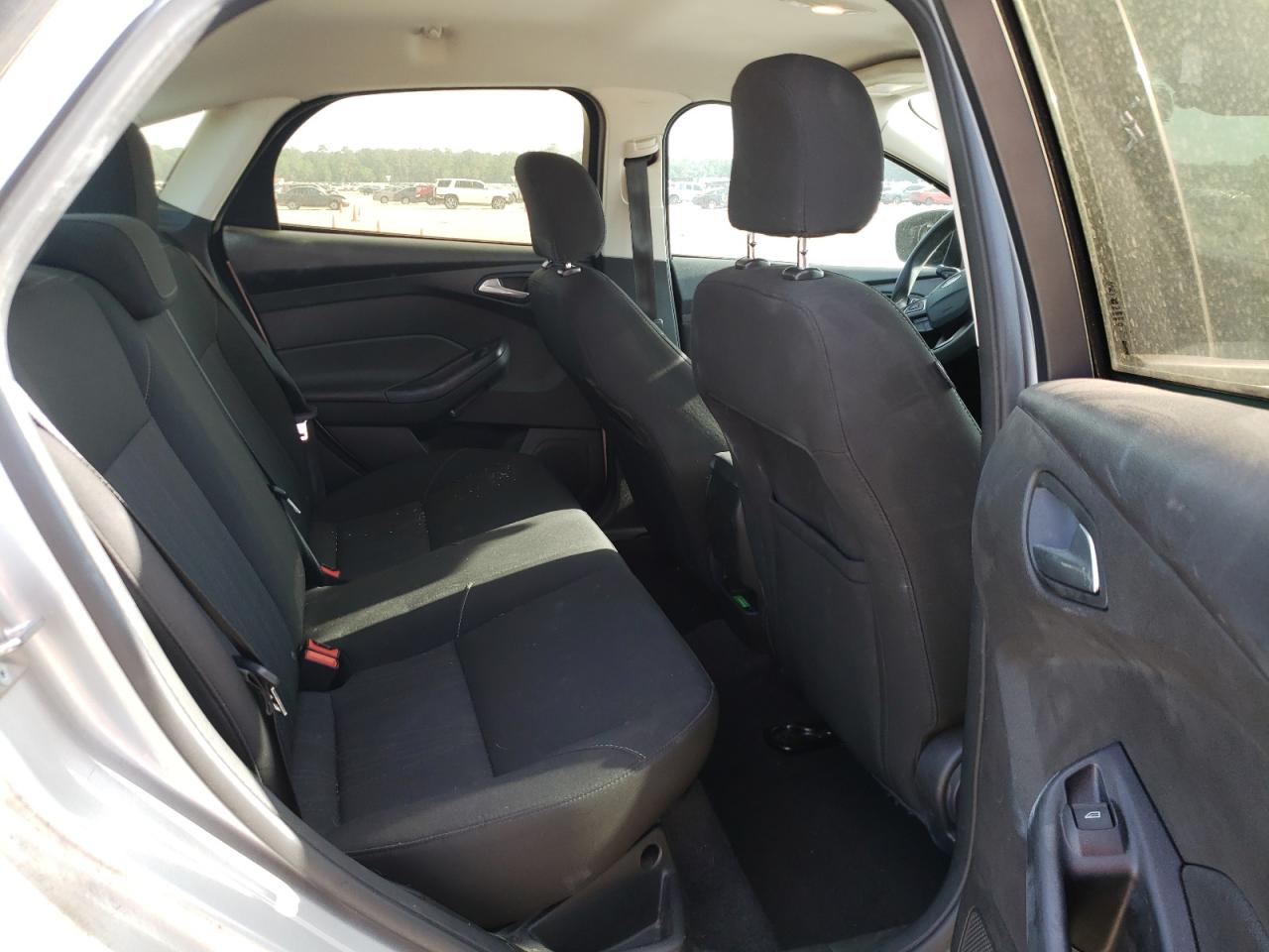 Photo 6 from auction – 2016 FORD FOCUS SE with VIN 1FADP3F26GL318937