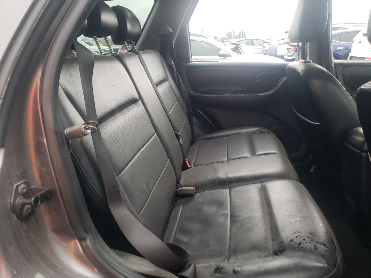 Photo 6 from auction – 2006 FORD ESCAPE LIM with VIN 1FMYU94166KA72120