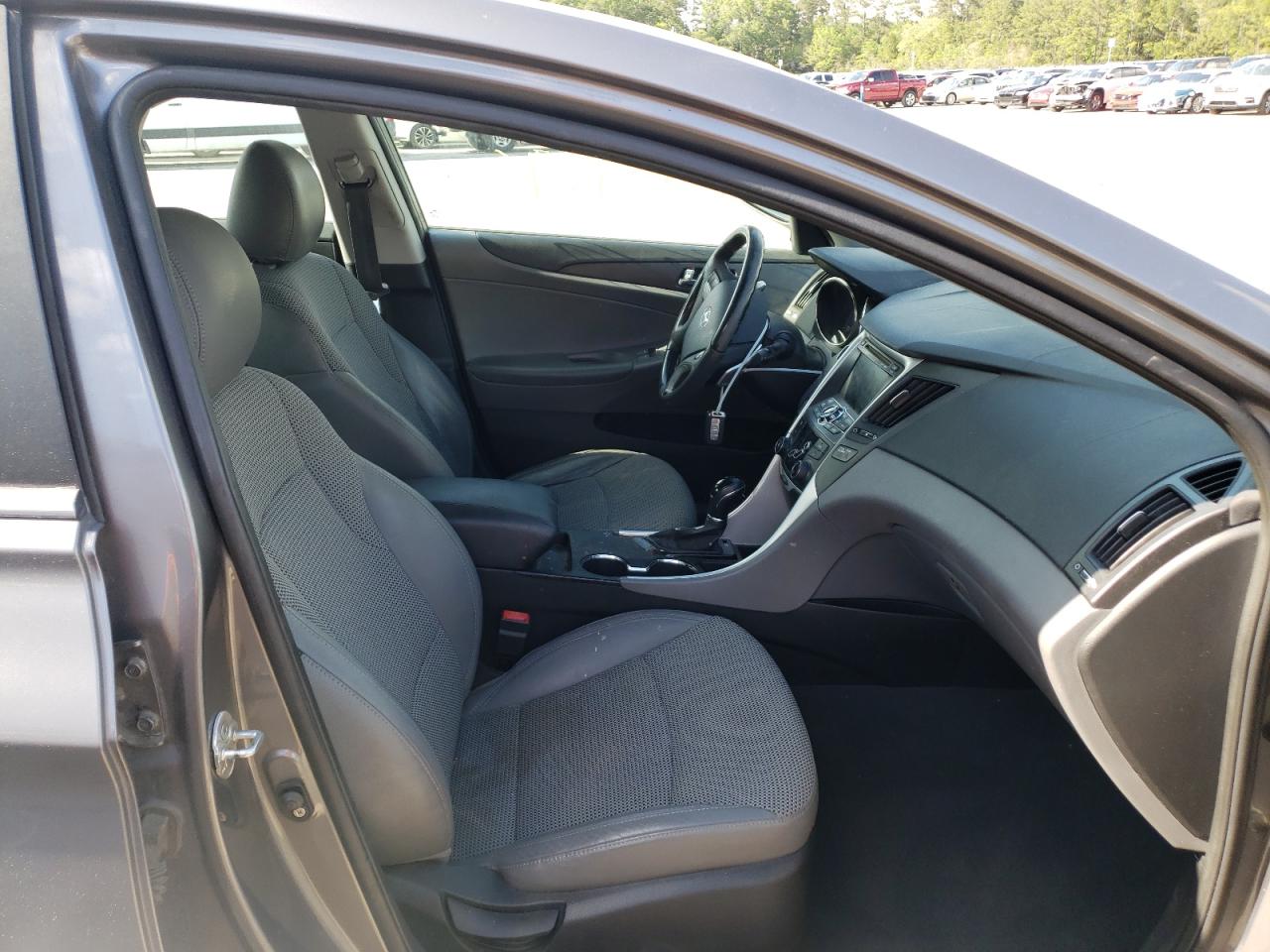 Photo 5 from auction – 2011 HYUNDAI SONATA SE with VIN 5NPEC4AC4BH175127