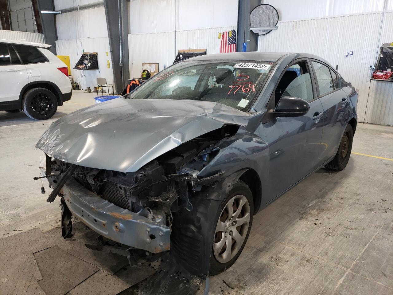 Photo 2 from auction – 2010 MAZDA 3 I with VIN JM1BL1SF2A1107764