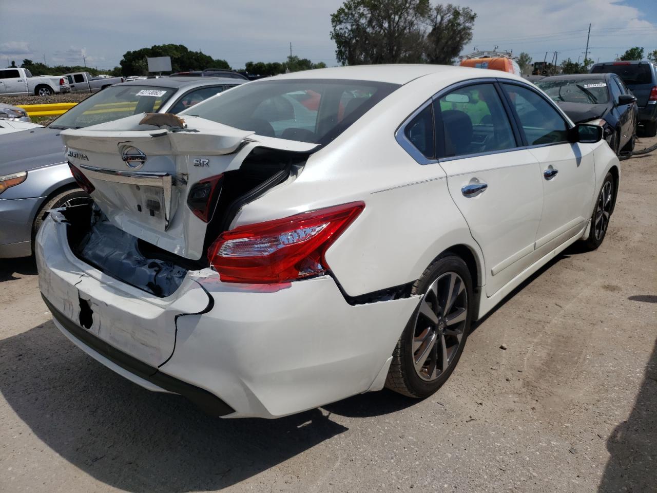 Photo 4 from auction – 2017 NISSAN ALTIMA 2.5 with VIN 1N4AL3AP8HN313455