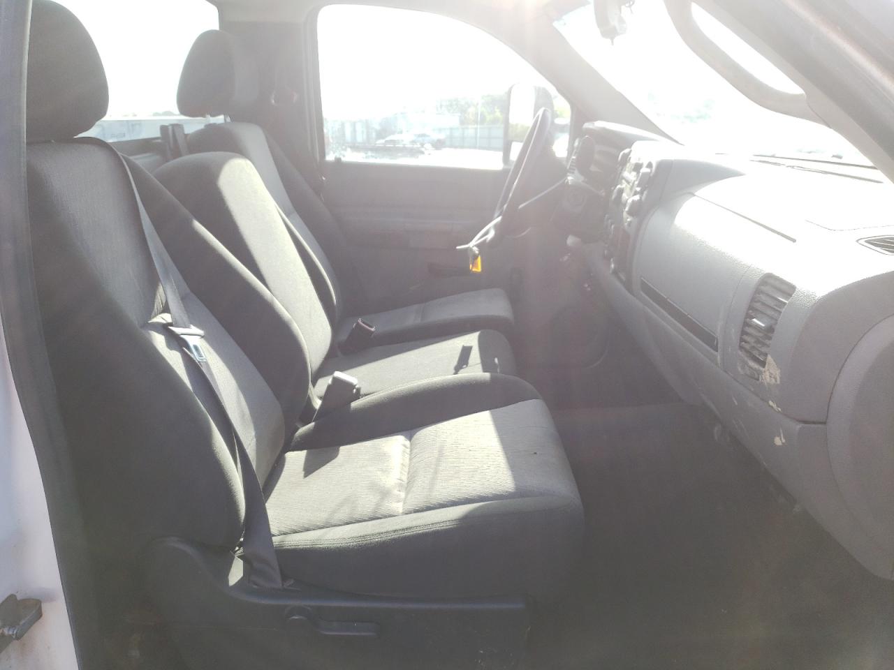 Photo 9 from auction – 2009 GMC SIERRA C25 with VIN 1GTHC44K79F188281